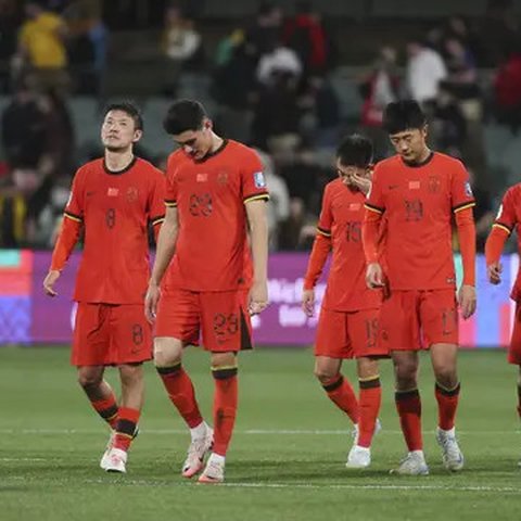 Ekspresi kecewa pemain China setelah kalah dari Australia pada laga lanjutan Grup C Kualifikasi Piala Dunia 2026 yang berlangsung di Adelaide Oval, Adelaide, Australia, Kamis (10/10/2024). (A