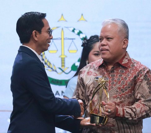 Ungkap Mega Korupsi, Kejaksaan RI Raih Penghargaan Kementerian dan Lembaga Award 2024 Kategori Kolaborasi Strategis