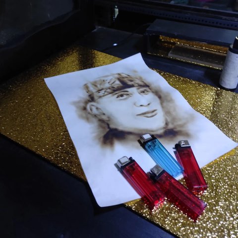 Pelukis pakai korek api di Bekasi