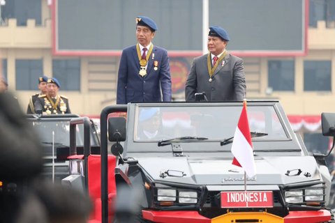 Semua Jenderal Bintang Empat Berdiri Gagah Temani Jokowi