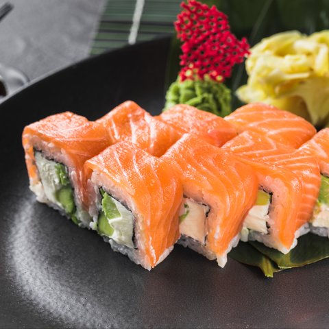 Kalori dan Nutrisi dari Sushi Salmon