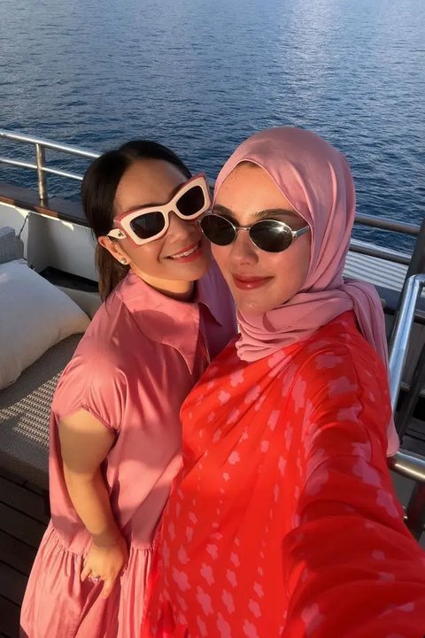 Geng Cendol Rayakan Ulang Tahun ke-40 MUA Marlene Hariman di Kapal Pesiar'Mewah. [@24olik]