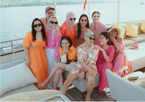 Geng Cendol Rayakan Ulang Tahun ke-40 MUA Marlene Hariman di Kapal Pesiar'Mewah. [@24olik]