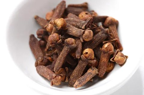 Bawang putih menjadi salah satu bahan dapur untuk atasi tekanan darah tinggi (Sumber: freepik.com/jcomp)