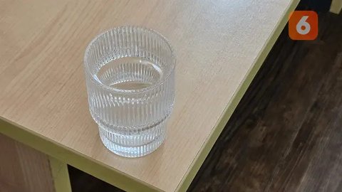 Apakah minum air hangat bisa benar-benar melunturkan lemak dan menurunkan berat badan? (Foto: Aditya Eka Prawira/Liputan6.com)