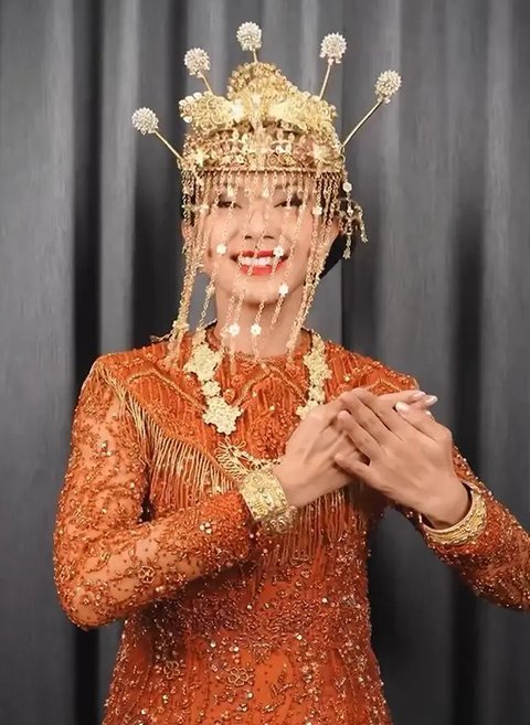 Kirana Larasati kenakan baju adat (Instagram/kiranalarasati)