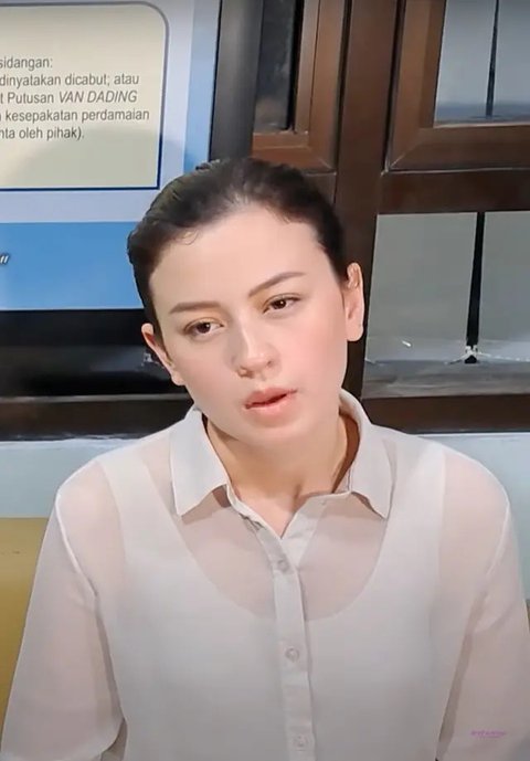 Kimberly Ryder ungkap fakta baru tentang kelakukan Edward Akbar. Ia mengaku pernah disekap Edward Akbar, setelah suami menjatuhkan talak.