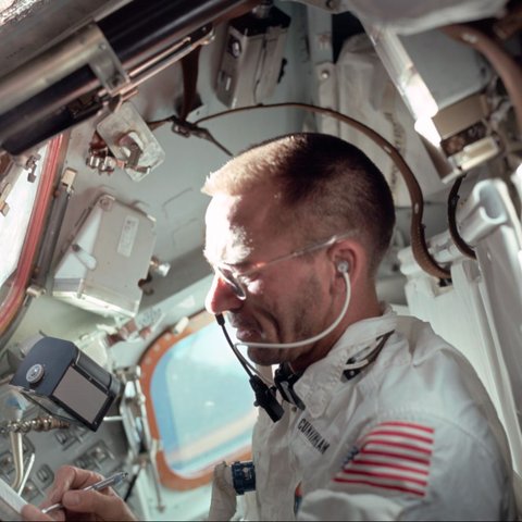 Bukan Pensil atau Pena Biasa, Ini Yang Dipakai Astronot untuk Menulis di Luar Angkasa