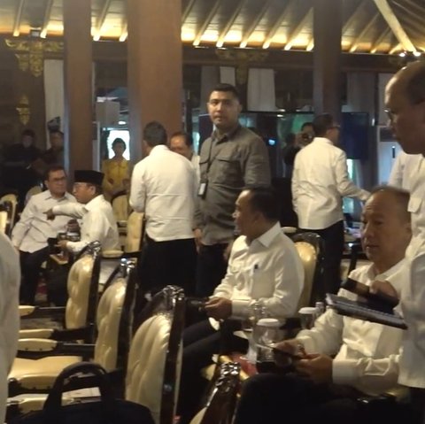 Mengintip Hangatnya Suasana Pembekalan di Rumah Prabowo, Para Calon Menteri Berbaju Putih