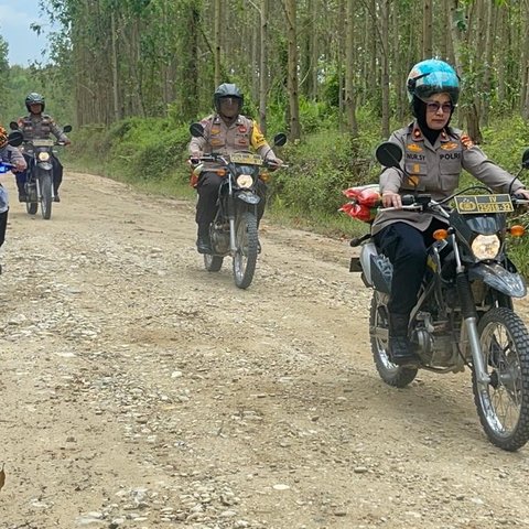 Polres Kampar Gelar Cooling System dan Bagi-Bagi Sembako di Desa Terisolir