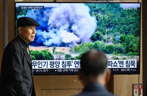 FOTO: Panas! Momen Korut Ledakkan Jalan dan Rel Kereta Menuju Korea Selatan Dibalas Tembakan