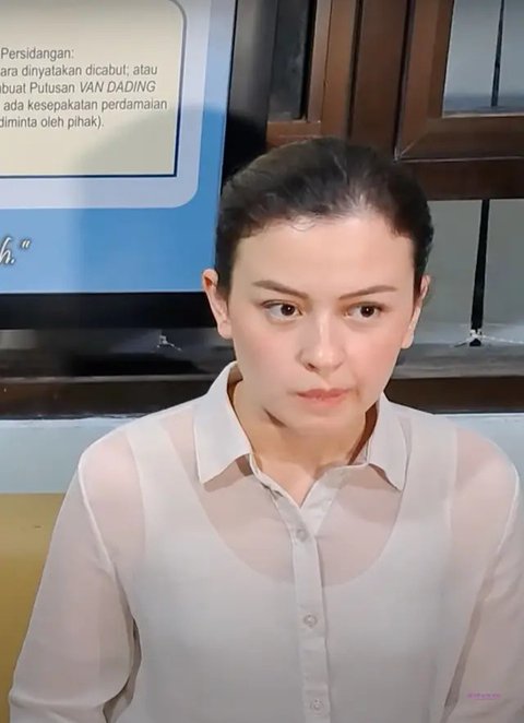 Kimberly Ryder hanya minta nafkah idah dan mutah masing-masing Rp1.000 dalam sidang gugat cerai Edward Akbar. Ia ogah mempersulit pihak seberang. (Foto: Dok. YouTube Intens Investigasi)