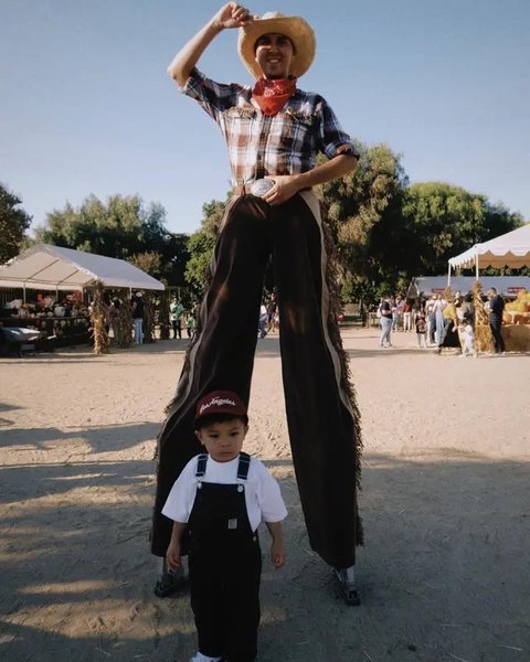 Momen Nikita Willy ajak baby Issa ke ladang labu di Amerika.(sumber: Instagram/nikitawillyofficial94)