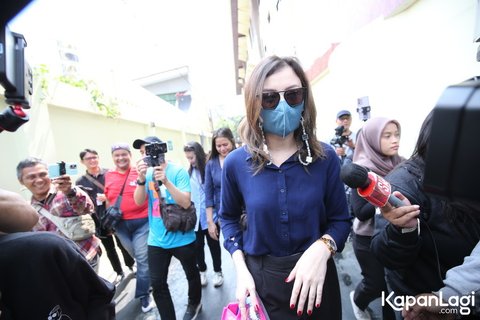 "Saksi ketiga itu menjelaskan tentang yang terakhir di rumahku yang di Bali yang soal penyekapan segala macam itu, seperti apa, ya itu," kata Kimberly Ryder di Pengadilan Agama Jakarta Pusat, Rabu (16/10/2024).