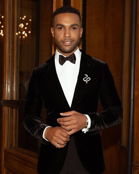 Lucien Laviscount, aktor yang melejit lewat perannya di serial Emily in Paris, menempati posisi kedua dengan skor keseluruhan 92,41%. Ia juga mendapatkan nilai tertinggi untuk proporsi bentuk bibirnya, yang dinilai sempurna dengan skor 97,4%.<br>