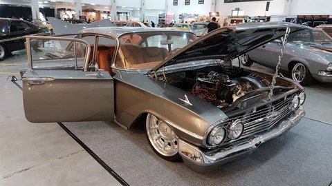 Mobil kustom yang ikut bergulir di Kustomfest 2024. (Liputan6.com/ Rendy Yansah)
