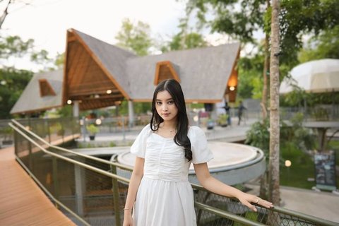 Cantika Davinca, yang memiliki nama asli Imelda Naisya Ayudia Cantika, adalah penyanyi dangdut yang semakin dikenal berkat suara khas dan penampilannya yang menarik.<br>