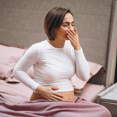 Ilustrasi perempuan hamil. (dok.  Anastasiia Chepinska/Unsplash)
