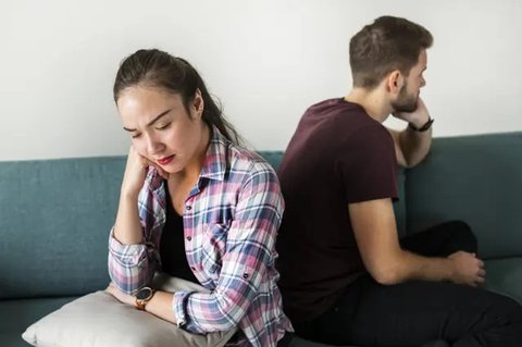 Simak ciri-ciri red flag yang harus diwaspadai sejak awal kencan. (pexels/shkraba production).