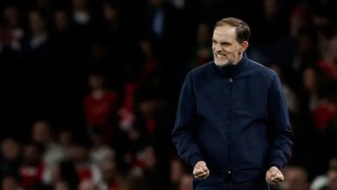 Saat di Chelsea, Thomas Tuchel berhasil mempersembahkan gelar Liga Champions, Piala Super Eropa, dan Piala Dunia Antarklub. Tampak dalam foto, Thomas Tuchel saat memberikan konferensi pers pa