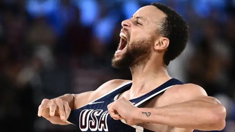 Stephen Curry dan LeBron James bakal tampil bersama Timnas Basket Amerika Serikat di ajang Olimpiade 2024. (Ethan Miller / GETTY IMAGES NORTH AMERICA / Getty Images via AFP)
