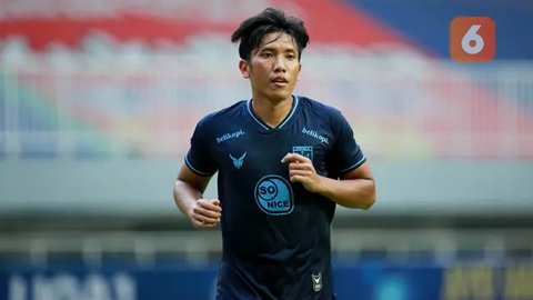 Pelatih Persema Malang, Ahmad Bustomi. (Bola.com/Iwan Setiawan)