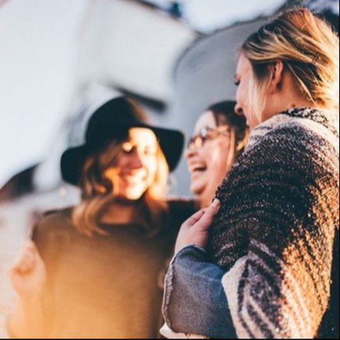 Kumpulan kata-kata lucu makan siang ini bisa menemani waktu istirahatmu dan membuat harimu lebih ceria.