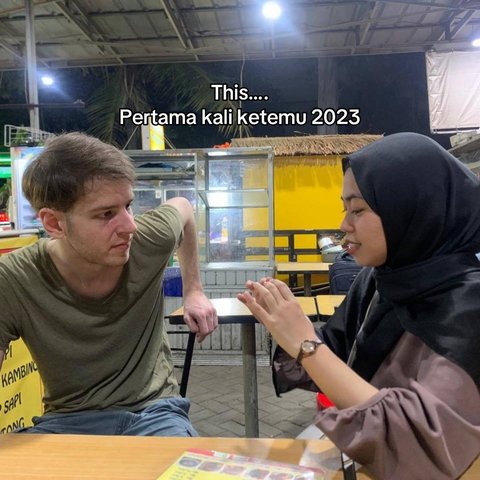 Wanita Ini Perlihatkan Tingkah Lucu Suami Bule di Hari Pernikahannya, Bikin Ngakak