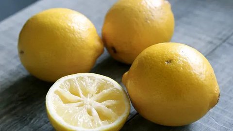 ilustrasi lemon/copyright unsplash/Caroline Attwood