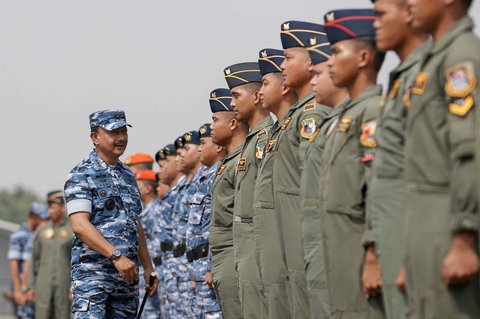 FOTO: Penampakan Jet Tempur hingga Helikopter dengan Senapan Mesin Disiapkan TNI AU untuk Amankan Pelantikan Prabowo