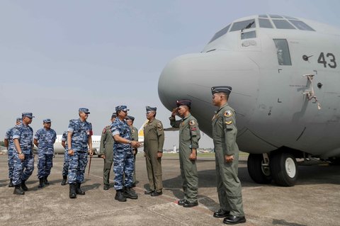 FOTO: Penampakan Jet Tempur hingga Helikopter dengan Senapan Mesin Disiapkan TNI AU untuk Amankan Pelantikan Prabowo