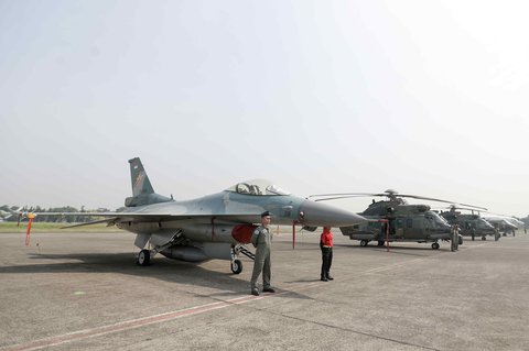 FOTO: Penampakan Jet Tempur hingga Helikopter dengan Senapan Mesin Disiapkan TNI AU untuk Amankan Pelantikan Prabowo