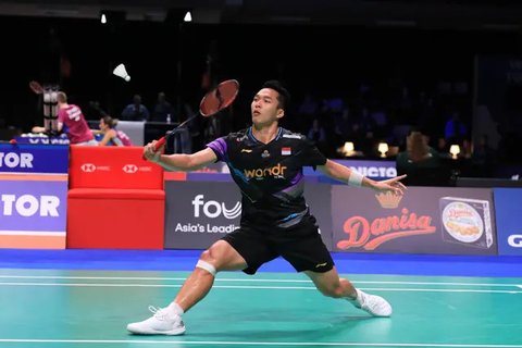 Tunggal putri Indonesia Gregoria Mariska Tunjung menang atas Mia Blichfeldt dengan straight game 21-10 dan 22-20 pada babak 16 besar Denmark Open 2024 di Jyske Bank Arena, K