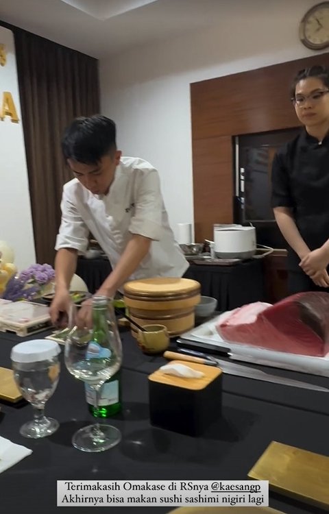 Harga makanan di Zutto sendiri tidak bisa dibilang murah, apalagi untuk konsep omakase. Dengan bahan premium, harga yang harus dibayarkan oleh Kaesang pun cukup mahal.
