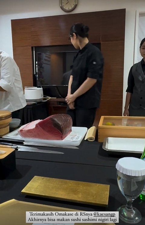 Untuk harga Rp2 jutaan, Zutto menyajikan 14-15 menu. Selain itu mereka juga memiliki paket Rp13 juta untuk 16 menu. Juga menu istimewa yaitu Nakanisi A5 Wagyu yang dibanderol dengan harga Rp50 jutaan per pack.