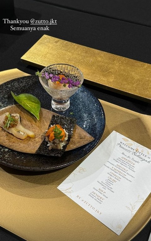 Dari unggahan Erina, menu yang disajikan oleh sang chef ada 15 macam. Yang terdiri dari 3 menu pembuka, tiga menu utama, enam nigiri, satu sup dan dua menu penutup. Salah satu menu Nigiri yang disajikan kepada Erina memakai bahan Uni, dan Zutto memakai uni auction grade dari Hokkaido yang sangat berkualitas.