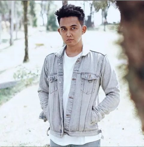 Keluar dari Lyla, Naga kini mengisi kekosongan di posisi vokalis ADA Band. (Instagram ada_indonesia)