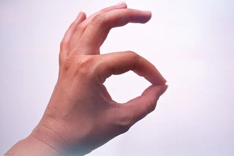 Bahasa isyarat yang keliru beredar di TikTok membuat para penyandang tuli khawatir. (Sumber: Pexels)