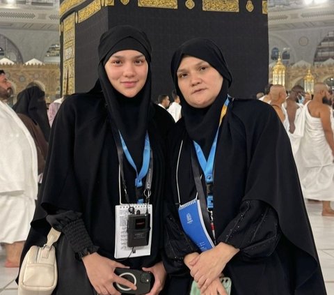 Pengalaman Mengsankan Davina Karamoy Umrah Pertamanya Sebagai Mualaf, Terharu Saat Mendengar Ayat Suci di Depan Ka'bah