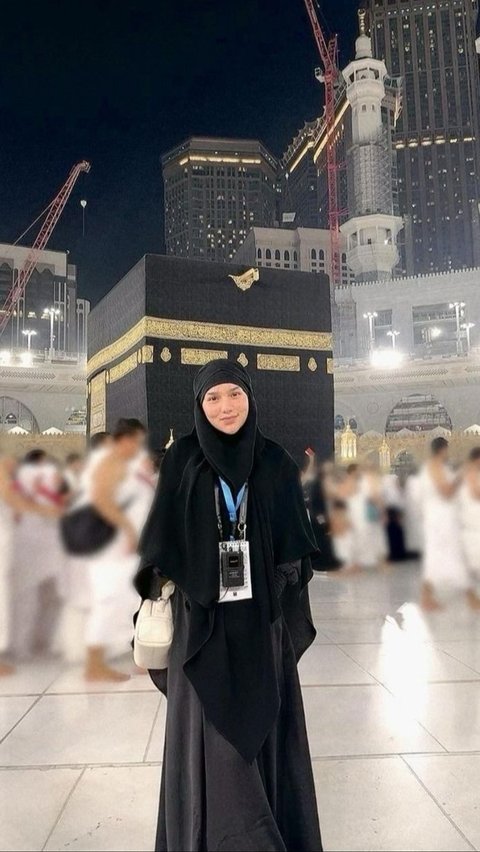 Pengalaman Mengsankan Davina Karamoy Umrah Pertamanya Sebagai Mualaf, Terharu Saat Mendengar Ayat Suci di Depan Ka'bah