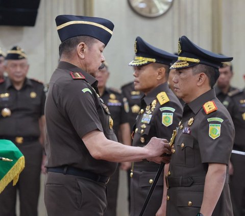 Jaksa Agung ST Burhanuddin Lantik Jaksa Agung Muda Pidana Militer dan Kajati Daerah Khusus Jakarta