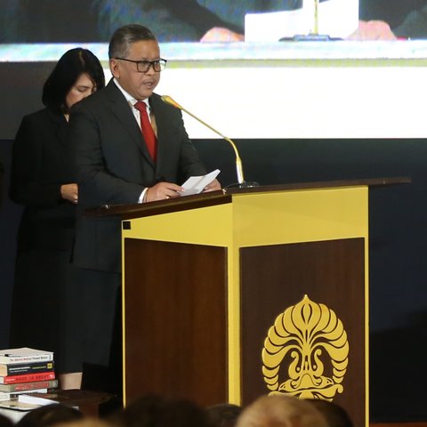 FOTO: Momen Sekjen PDIP Jalani Sidang Gelar Doktor di UI, Tangisnya Pecah saat Singgung Jokowi