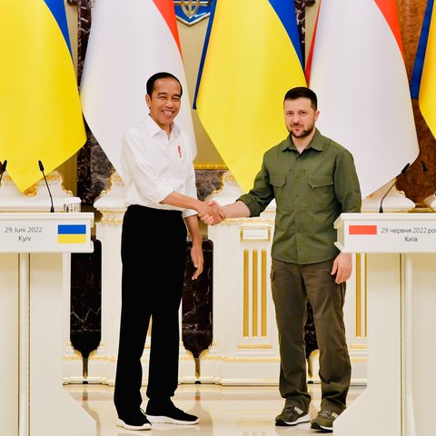 Melihat Lagi Aksi Jokowi saat Kunjungi Negara Konflik