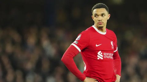 Reaksi kecewa bek Liverpool, Trent Alexander-Arnold setelah timnya kalah 0-1 dari Crystal Palace usai berakhirnya laga pekan ke-33 Premier League 2023/2024 di Anfield Stadium, Liverpool, Ming
