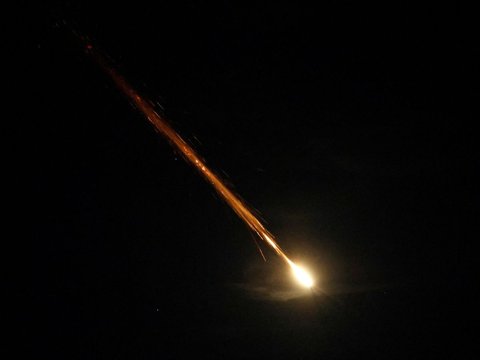 FOTO: Mencekam! Ini Penampakan Rudal Berterbangan di Langit Israel Saat Iran Lancarkan Serangan