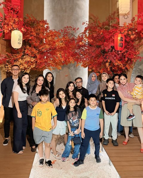 Terlihat keluarga besar yang ikut hadir. Ada Nagita Slavina, Rafathar, serta ibu Amy Qanita. Nampak pula Andika Rosadi mantan suami Nisya.&nbsp;