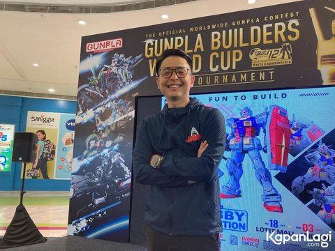 "Buat semuanya, menteri-menteri yang bertugas, bapak presiden, bapak wakil presiden," kata Ernest Prakasa di kawasan Kuningan, Jakarta Selatan, Jumat (18/10/2024).