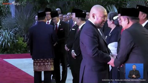 "Mas Didit mendesain acara ini supaya tema hijau menjadi sebuah tema yang ingin diusung," ujar Ketua MPR Ahmad Muzani, dilansir KapanLagi.com via medcom pada Minggu, 20 Oktober 2024.&nbsp;