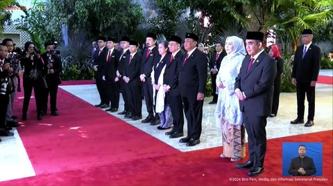 Walaupun ayahnya aktif di dunia politik, pria yang bernama lengkap Ragowo Hediprasetyo Djojohadikusumo ini memilih fokus pada kariernya di bidang mode. Ia menempuh pendidikan di Parsons School of Design, New York, serta Ecole Parsons di Paris.