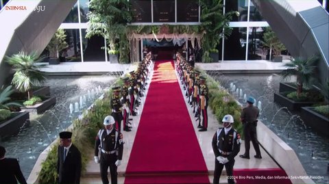 Didit pernah menampilkan koleksi busananya di ajang Paris Fashion Week, sebuah prestasi besar mengingat ketatnya persaingan dan eksklusivitas acara tersebut.